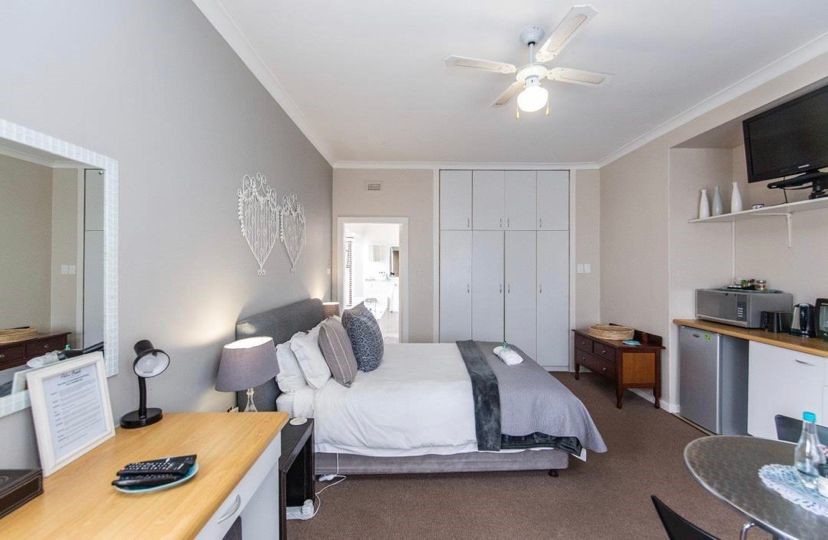 10 Bedroom Property for Sale in Summerstrand Eastern Cape